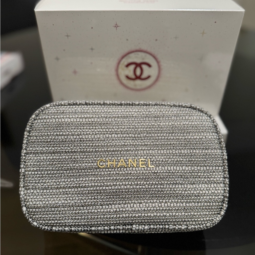 CHANEL White Gray Tweed Beauty Clutch Bag